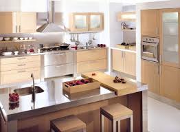Sobre todo, en los espacios de trabajo como el que se ve en la imagen iluminad por led. Como Amoblar Una Cocina Pequena Decoracion De Interiores Opendeco