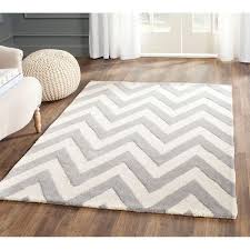 Ansonsten habe ich den teppich erst jetzt professionell reinigen lassen. Pin Von Wimmer Massivholzmobel Auf Wohnung Teppichboden Teppich Safavieh Teppich