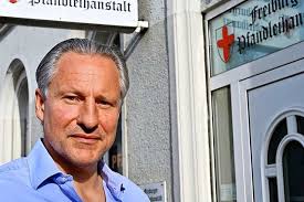 Interview mit einem Freiburger Pfandleiher: "Ein Kredit in zehn Minuten"