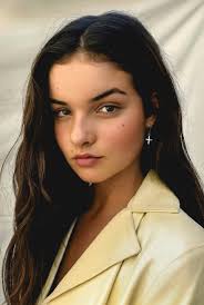 Jess Ball's Instagram, Twitter & Facebook