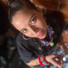 Hola mi gente! Cómo los trata abril?! Pasando a saludar y a recordar que  puedes escucharme en tu plataforma musical favorita! 🎧🫀 y si aún no  escuchas mi último disco Corriente Fluvial, qué esperas ...