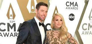Underwood has also landed herself a hunk of a husband in nhl hockey player mike fisher. Carrie Underwood Gets Icy With Husband Mike Fisher In New Photo The Inquisitr