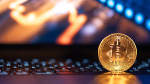 Kryptowaluty bez tajemnic. Ekspert o bitcoinie, inflacji i oszczędzaniu