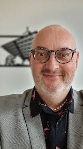 Túto pesničku mi napísal @peternagy_music , čo znamená, že MÁM pesničku od  Petra Nagyho 🥳Volá sa Hejteri, hejteri a tu je ochutnávka z textu: Četuje  v trenkách v kuchyni, hrdina diskusnej skupiny. Už ...