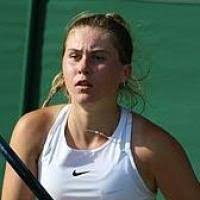 Isabelle Mcdonald's Instagram, Twitter & Facebook