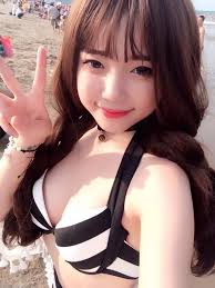 Nữ streamer linh ngọc đàm đã có màn tính toán khiến nhiều người đội quần, thậm chí thời nay các bé lớp 1 còn tính được. 3 Thanh Ná»¯ Streamer Hot Nháº¥t Vn Mua Nha Táº­u Xe á»Ÿ Tuá»•i Ä'oi MÆ°Æ¡i LÆ°Æ¡ng 400 Triá»‡u Váº«n Tá»« Chá»'i