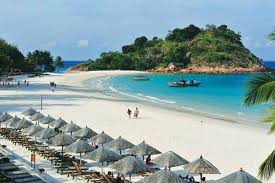 Yaitu pantai yang memiliki topografi curam dan berada di muka tebing karena adanya pegunungan yang melintang tegak lurus terhadap pantai. Antara Pulau Tercantik Budget Homestay Kuala Terengganu Facebook