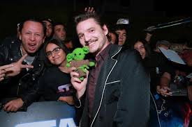 Pin By Brenda On Pedro Pascal In 2020 Pedro Pascal Pedro Mandalorian