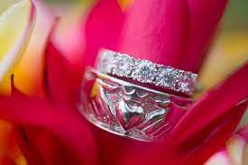 Tropical Flowers And Wedding Rings On Maui Hawai I Weddings Rings Flowers Weddingflow Gorgeous Wedding Rings Titanium Wedding Rings Wedding Rings Unique