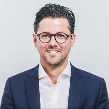 Robert Reininger's Instagram, Twitter & Facebook