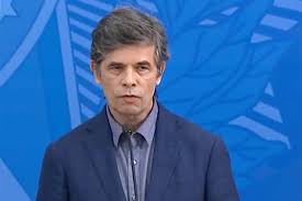 ↑ a b «ministro da saúde, marcelo castro, do pmdb, entrega cargo». Ministro Da Saude Reconhece Agravamento Da Situacao Por Causa Da Covid 19 Veja