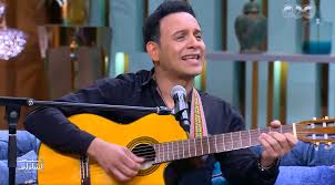 احتفل أمس (الأربعاء) الفنان مصطفى قمر، بزفاف نجله تيام بأحد الفنادق الكبرى بالقاهرة، في حضور كوكبة من نجوم الفن والغناء، الذين الجدير بالذكر أن مصطفى قمر، قدم في رمضان الماضي مسلسل فارس بلا جواز تأليف فداء الشندويلي وإخراج معتز حسام، بطولة محمد. Ù…ØµØ·ÙÙ‰ Ù‚Ù…Ø± Ø³Ù…ÙŠØª Ø§Ø¨Ù†Ù‰ ØªÙŠØ§Ù… Ø¨Ø§Ù„Ø§Ø³Ù… Ø¯Ù‡ Ø¹Ø´Ø§Ù† ÙŠÙØ¶Ù„ ÙŠØ¯Ø¹Ù‰ Ø¹Ù„ÙŠØ§ Ø·ÙˆÙ„ Ø¹Ù…Ø±Ù‡ Ø§Ù„ÙŠÙˆÙ… Ø§Ù„Ø³Ø§Ø¨Ø¹