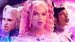 Te apuesto a que harás lo que yo quiera con esta turbulencia, no te quedarás de pie hoy me vuelvo loca, besaré en la boca en bucle sígueme el que pueda aguantar eso toda la noche. Luisa Sonza Pabllo Vittar Anitta Modo Turbo Clipe Oficial Youtube