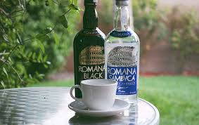 Simple Cocktails Compares Black And White Sambuca Sambuca Cocktail Liqueur Easy Cocktails