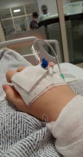 صور يد في المستشفى