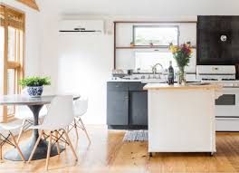Hgtv has inspirational pictures, ideas and expert tips on small kitchen layouts to help you transform your cooking space from cramped to cool. Eat In Kitchen Ideas 15 Space Smart Designs Bob Vila