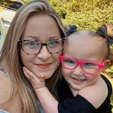 Kerri Strong's Instagram, Twitter & Facebook