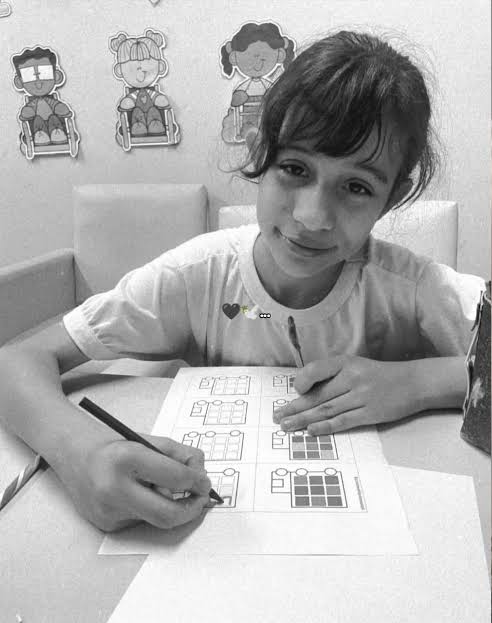 Evelyn Cardoso foi uma estudante de 11 anos que faleceu tragicamente e... | TikTok