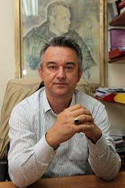 Godinu dana kasnije smenjen je sa funkcije komandanta vrs. Darko Ratko Ce Ili U Sudnicu Ili U Ludnicu Alo Rs