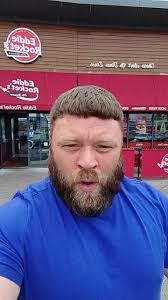 Eddie Crowe's Instagram, Twitter & Facebook