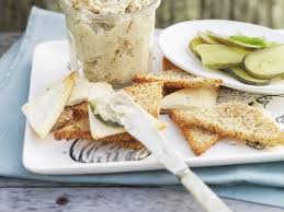 Brot Mit Aufstrich Aus Raucherfisch Rezept Lebensmittel Essen Rezepte Raucherfisch