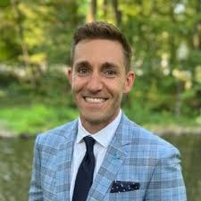 Denny Henderson's Instagram, Twitter & Facebook