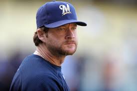 Escaped racehorse takes off down highway without jockey (VIDEO)