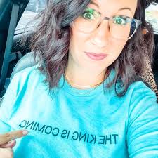 Are there any waterfront restaurants or bars near Seacrest beach?