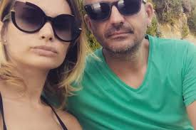 Nu oricum, ci cu o cerere în căsătorie. Brutus Bianca Insula Iubirii Citeste Toate Articolele Despre Brutus Bianca Insula Iubirii