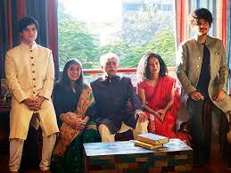 Official twitter handle indian actor naseeruddin shah. Naseeruddin Shah And Family Set To Wow Uae Theatre Lovers Uae Gulf News