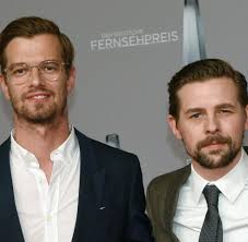 Während joko sich als unternehmer engagiert, kümmert sich klaas unter anderem um seinen podcast „baywatch berlin. Klaas Heufer Umlauf Tv Moderator Sanger Welt