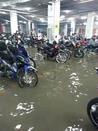 Surrounded by lush greenery and shaded walking paths, the shopping centre. Kajang On Twitter Banjir Di Ioi City Mall Parking Motor Http T Co Ebq2nkjxne