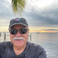 Great video today of SpaceX Dragon's splashdown. Having watched NASA  capsule recoveries going back to the Mercury program, don't recall ever  seeing video of spacecraft prior to parachutes being deployed before. Camera