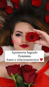 Elane Lopes's Instagram, Twitter & Facebook