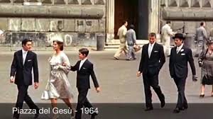 Benvenuti al gruppo dedicato al matrimonio in stile italiano. I Luoghi Di Napoli Nel Cinema Matrimonio All Italiana Youtube