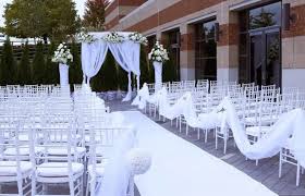 Solitude banquet center is the perfect venue for weddings and wedding receptions with its three unique and beautiful banquet halls accommodating 25 to 750 guests and an extensive selection of menu items. The Baronette Renaissance Detroit Novi Hotel Weddings Detroit Wedding