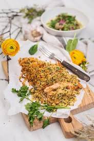 Lachsforelle In Knusperkruste Aus Land Leben Semmelbrosel In 2020 Forelle Rezepte Lachsforelle