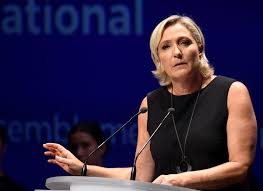 Марин ле пен требует мораторий на иммиграцию. Marine Le Pen Ordered To Submit To Psychiatric Evaluation Over Islamic State Execution Tweets