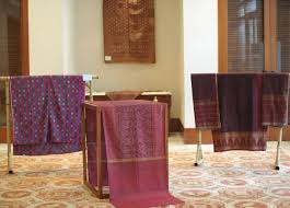 Kain songket dibuat dengan cara. Tiga Cara Mudah Rawat Kain Songket Fashion Fimela Com