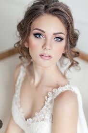 What salons in Sedona offer affordable wedding hair updos?