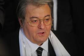 Preşedintele prm corneliu vadim tudor a murit, luni, la spitalul militar din capitală, unde fusese internat din cauza unor probleme respiratorii. Hai Moarte SÄƒ Bem O Cafea Update4 Corneliu Vadim Tudor A Murit