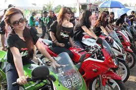 Galeri foto biker cewek cantik naik motor sport hd wallpaper via asuransi.website. Alasan Mengapa Cewe Suka Dengan Cowo Yang Naik Motor Ninja 250 Atau Satria Fu Kaskus