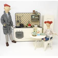 This Fabulous Doll Size Kitchen Set Comes With Matching Metal Cookwares A Pan Kettle Pot Colander And Cooking Utensils And Ready To Cook For Maileg Fr Papy