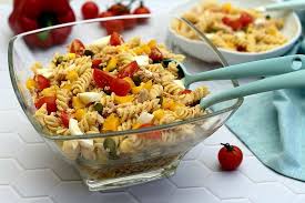 Salade De Pates Composee Thon Oeufs Poivron Et Tomates Amandine Cooking Salade De Pates Pate Au Thon Tomate Recettes De Cuisine