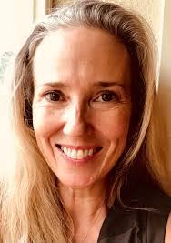 Meredith Hunt's Instagram, Twitter & Facebook