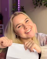 Julie Jo's Instagram, Twitter & Facebook