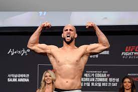 Örneğin bir gün sadece video izleyip gülmek istersiniz, başka bir gün uzay fotoğraflarına bakmak istersiniz, bir diğer gün bilimsel. Volkan Oezdemir Ufc