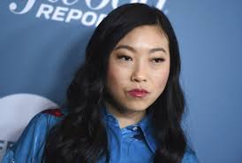 Host awkwafina talks about her new york city roots and dispels the rumor that she is a crazy rich asian. Awkwafina Masuk Dalam Daftar Tamu Yang Diundang Oscar Republika Online