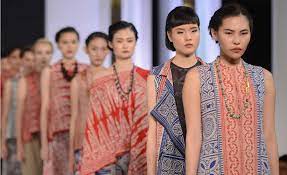 Salah satunya adalah sarung tangan yang digunakan untuk menjaga tangan agar tetap hangat. Toraja Kaboro Buah Inspirasi Desainer Novita Yunus Portal Berita Bisnis Wisata