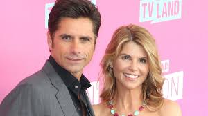 Zaczynała w wieku jedenastu lat jako modelka. Here S Lori Loughlin S Message To Fans Who Wish She Married John Stamos Exclusive Entertainment Tonight